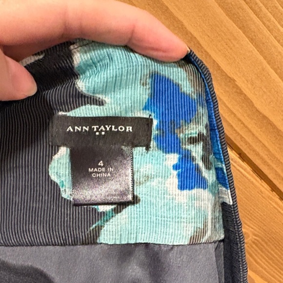 Ann Taylor Navy Floral Women's Skirt Size 4 - Picture 4 of 5